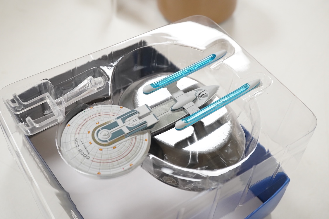 Twenty-five boxed Star Trek Eaglemoss Collections magazine issue starship models, with the associated magazines (unchecked)